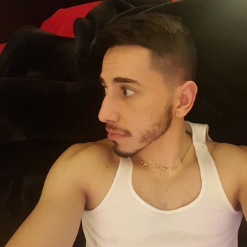 Benader Raymond0h gratis in de gaychat en maak contact met deze 36 jarige gay uit de buurt van Biddinghuizen