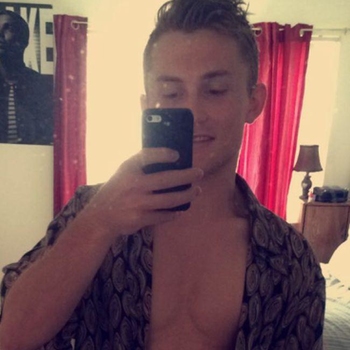 Benader willempiehh gratis in de gaychat en maak contact met deze 29 jarige gay uit de buurt van Witmarsum
