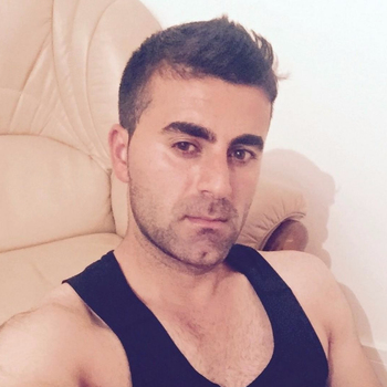Benader Lonny gratis in de gaychat en maak contact met deze 36 jarige gay uit de buurt van Idzega