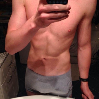 Benader KinkyKarel gratis in de gaychat en maak contact met deze 29 jarige gay