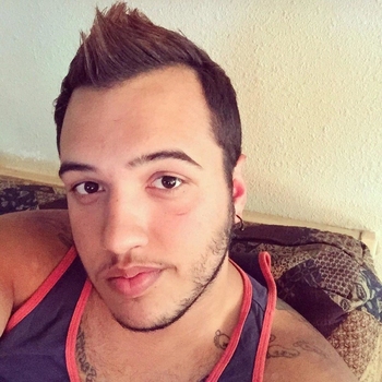 Benader JayH gratis in de gaychat en maak contact met deze 29 jarige gay uit de buurt van Twijzel