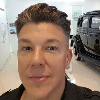 Benader Vincenzo gratis in de gaychat en maak contact met deze 45 jarige gay uit de buurt van Gijbeland