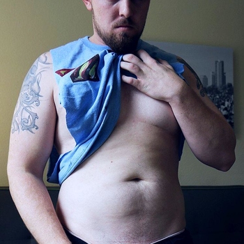 Benader hotboy2 gratis in de gaychat en maak contact met deze 39 jarige gay uit de buurt van Harkezijl