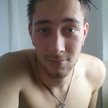 Benader Toby gratis in de gaychat en maak contact met deze 29 jarige gay uit de buurt van Groesbeek