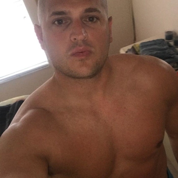 Benader Frankie1 gratis in de gaychat en maak contact met deze 49 jarige gay