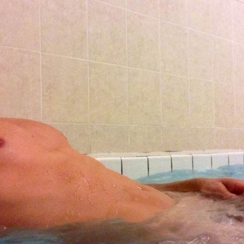 Benader Bastie gratis in de gaychat en maak contact met deze 38 jarige gay uit de buurt van Olst