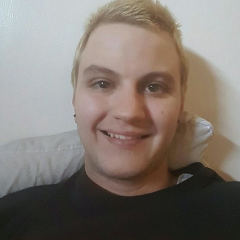 Benader Jannetjex gratis in de gaychat en maak contact met deze 32 jarige gay uit de buurt van Doesburg